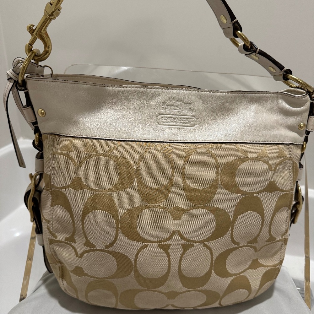 Large Authentic Coach Zoe -Excellent Used Condition